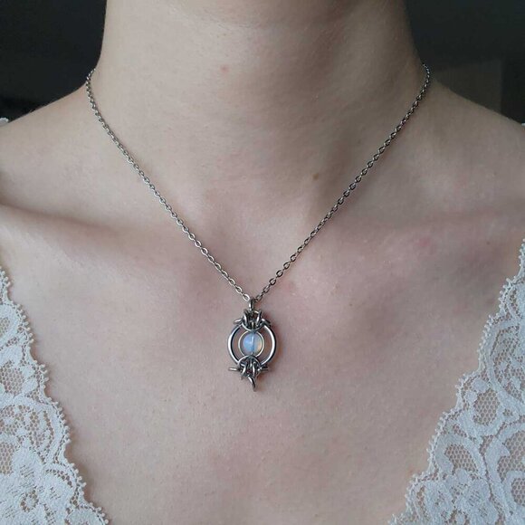 Vintage Whimsical Medieval Fairy Opalite silver chainmail pendant necklace - Picture 2 of 9